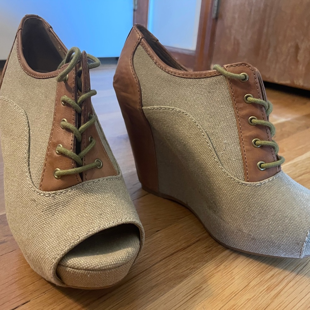 Gianni Bini Wedges Lace up